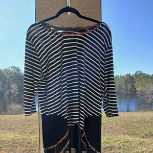 Woman's large 2 toned Silk top With scalloped front